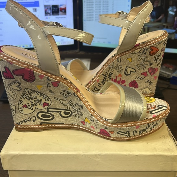 RARE Coach Maegan Graffiti Heels - Picture 4 of 6